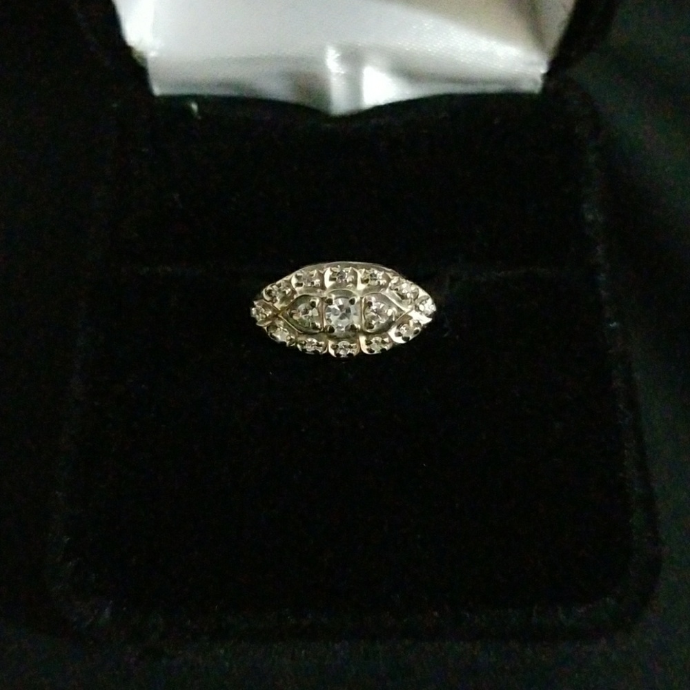 14k ring solid gold Natural diamond ring from 60s